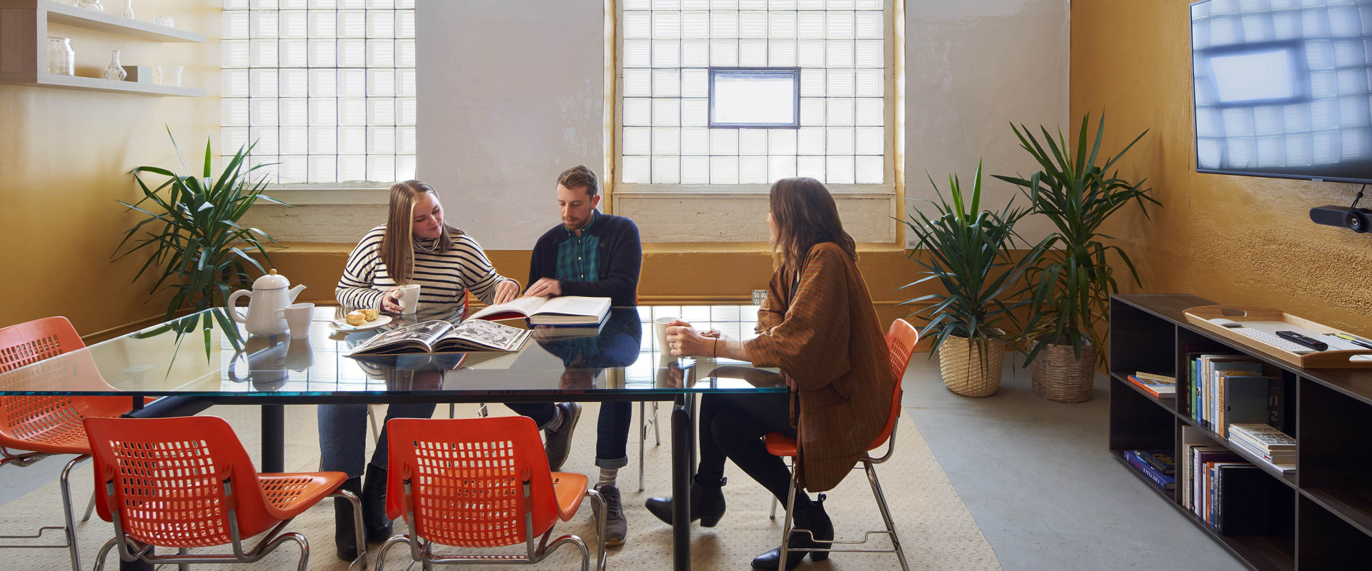 What types of people use coworking spaces?